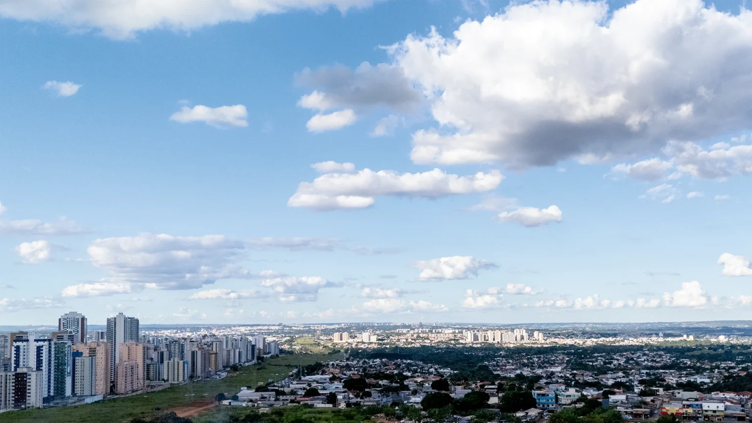 Foto real tirada de drone, simulando vista da Torre C, apartamento 1402.